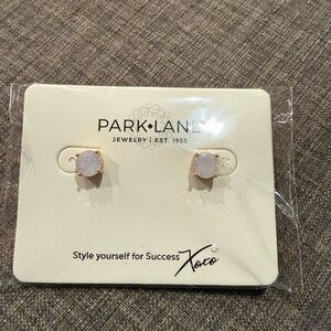 Park Lane impression Gold and Cream Stud Earrings